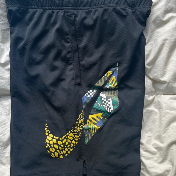 Nike dri-fit shorts - Picture 1 of 3